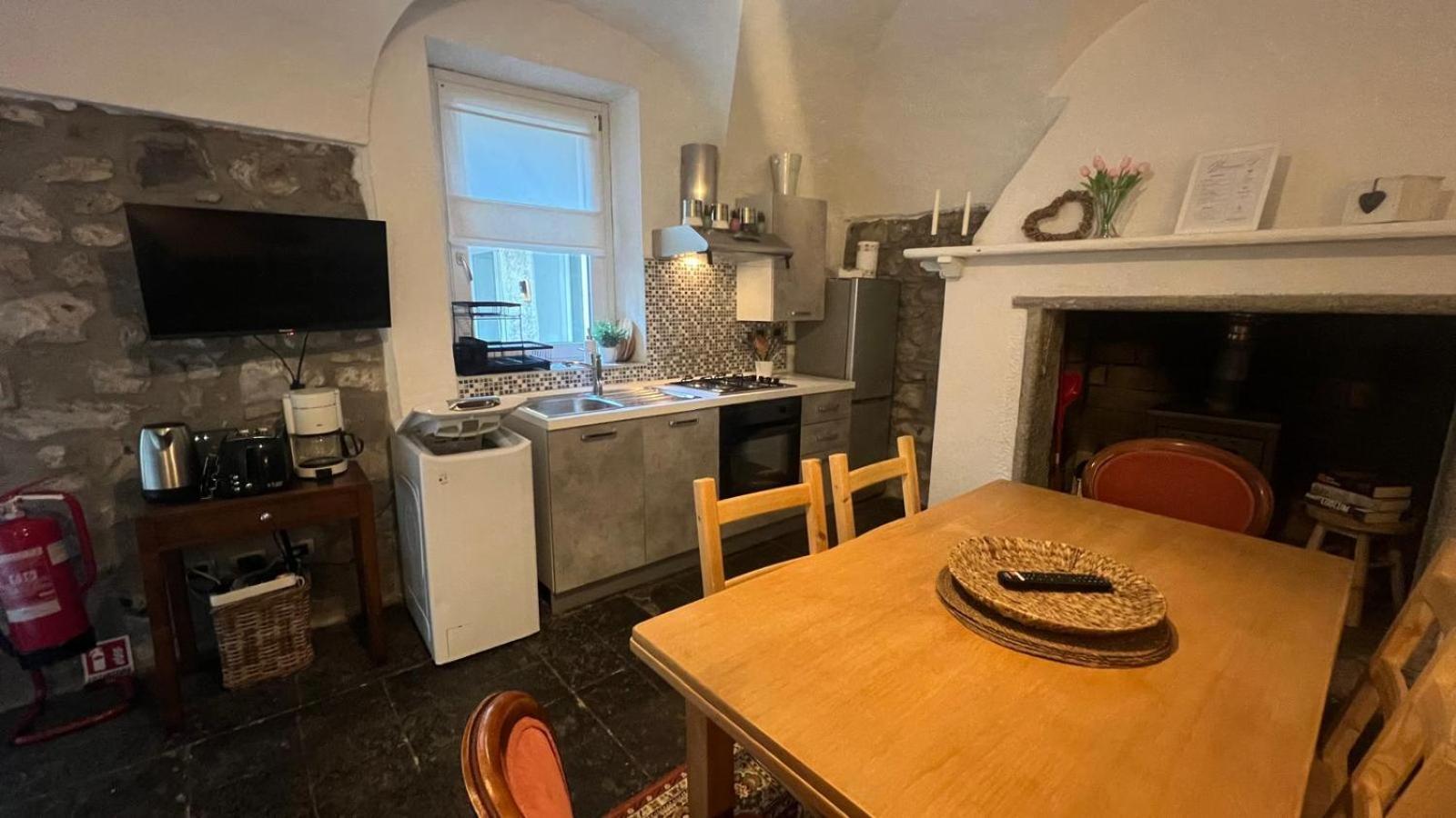דירות לצנו Casa Caterina מראה חיצוני תמונה