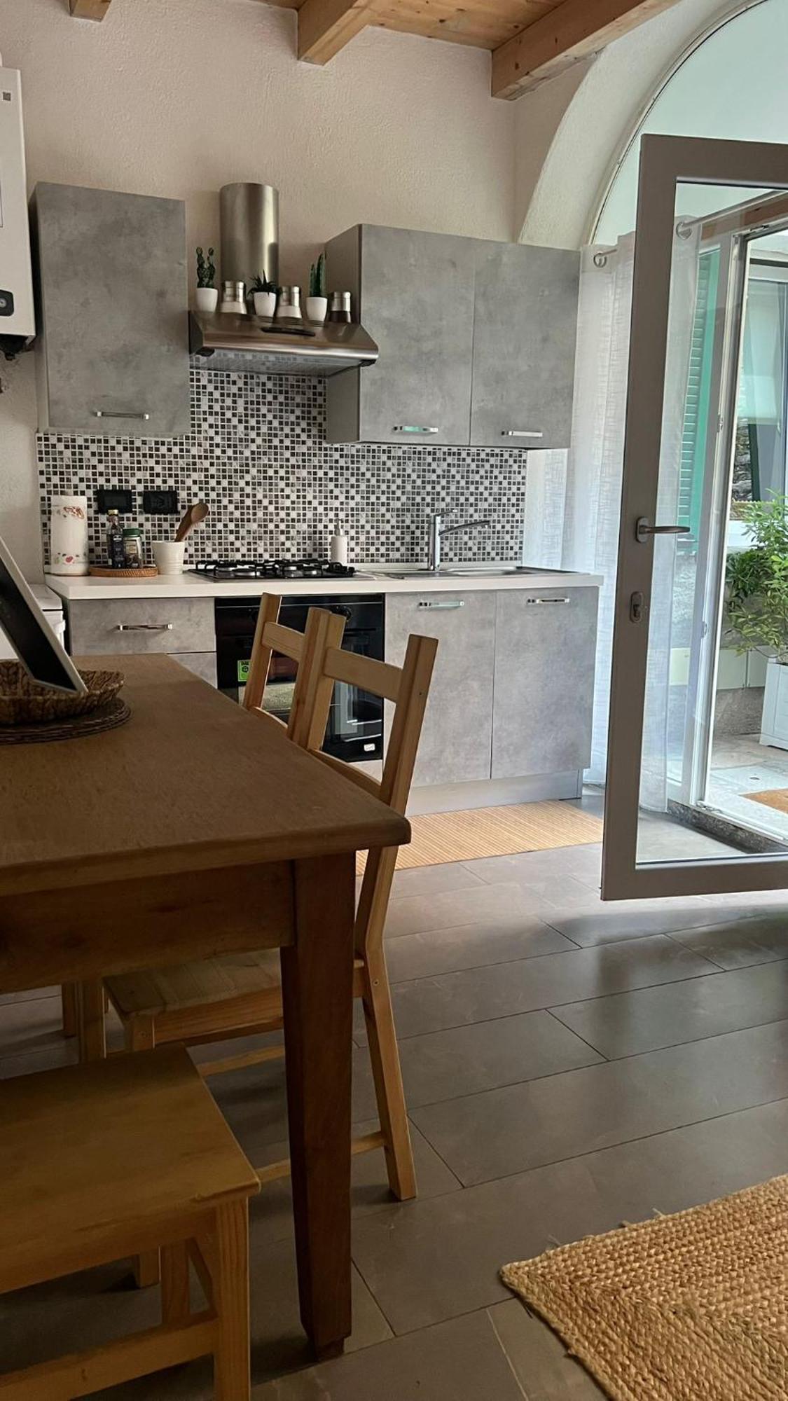 דירות לצנו Casa Caterina מראה חיצוני תמונה